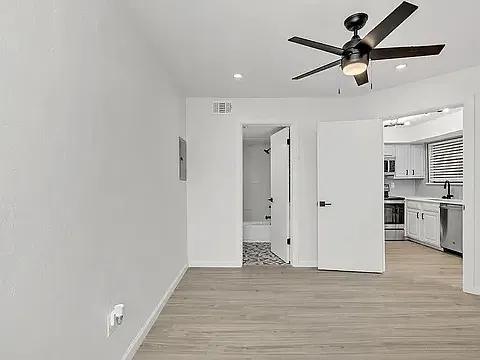 11550 N May Ave #206 — Photo 5