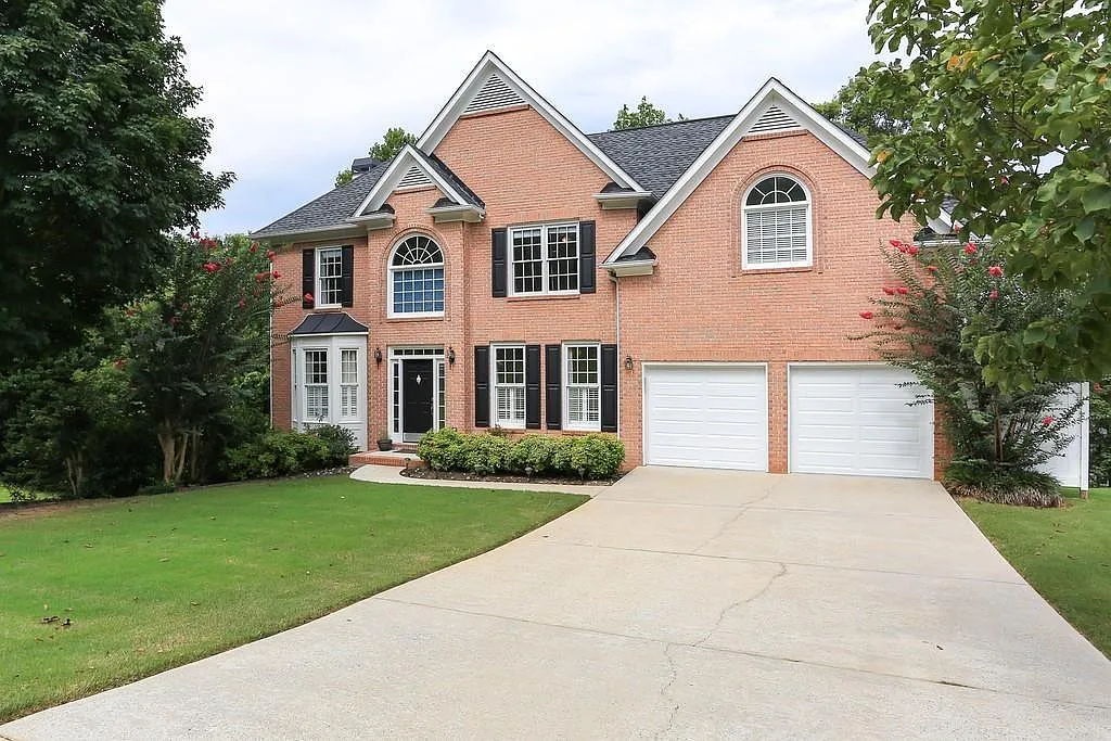 6 bed, 3.5 bath, 4047 sqft, $3,900 — Photo 1