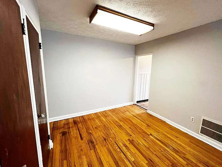 596 Lowell Ave — Photo 14
