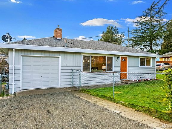 Desirable Beacon Hill location! New interior and exterior paint.