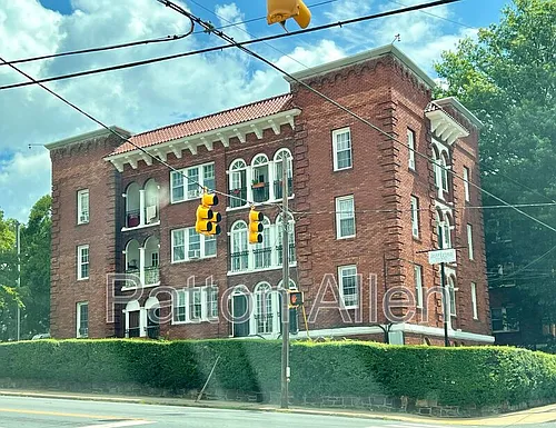 116 E Chestnut St Photo 1