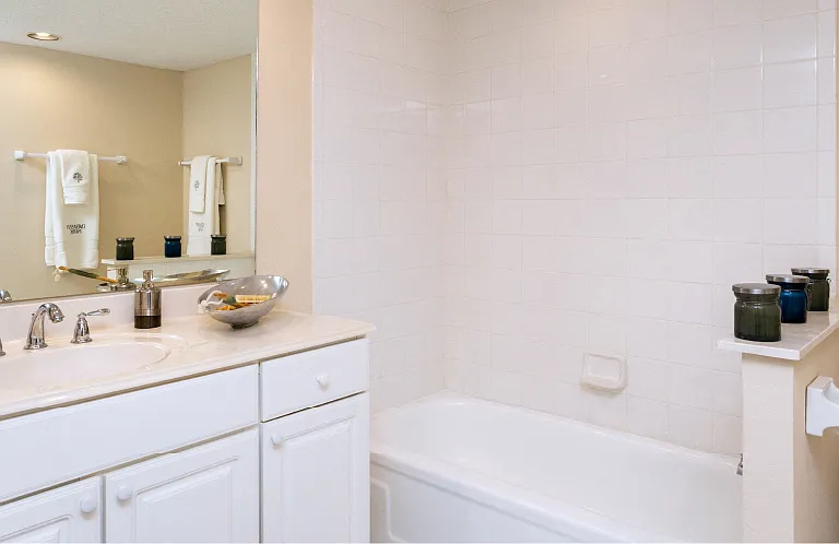 Embassy Park Apartments — Photo 20