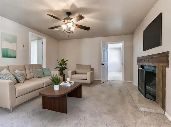 31 Shirley Ln, Edmond, OK 73003