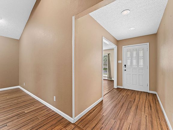 3rd image of 4204 Crestridge Dr