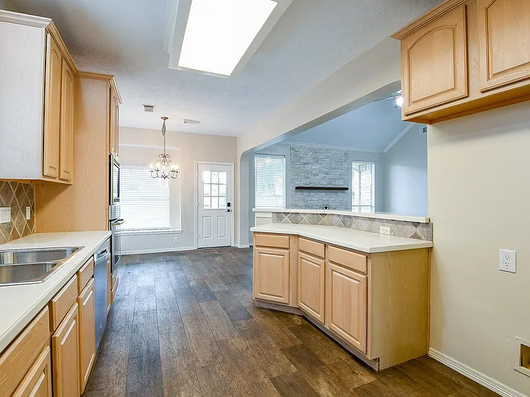 241 Blue Hill Dr — Photo 9