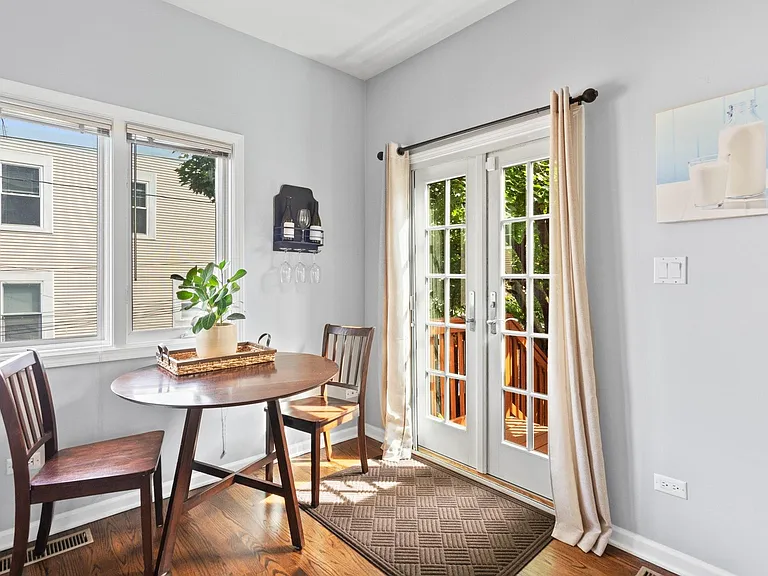 1616 W Altgeld St — Photo 28
