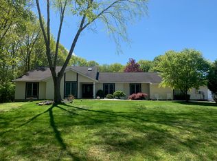 11 Arrowood Dr, Saint James, NY 11780