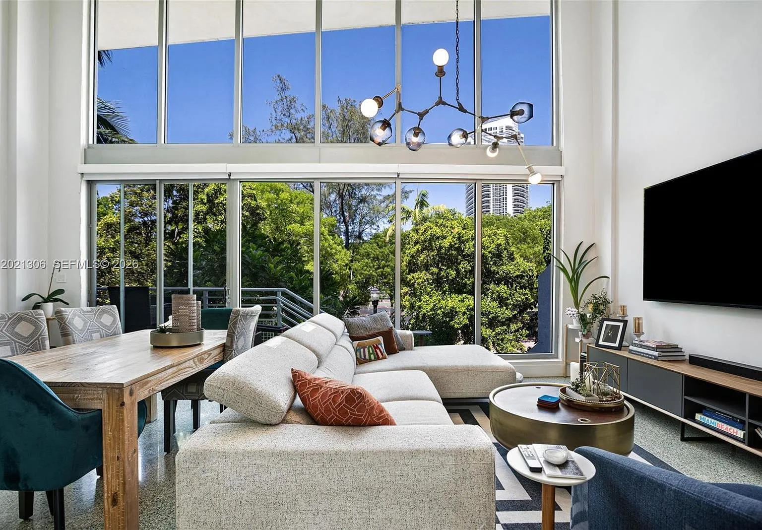 Absolut Condo — Photo 3