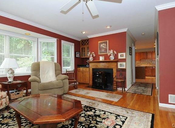 5th image of 26 Maplewood Dr