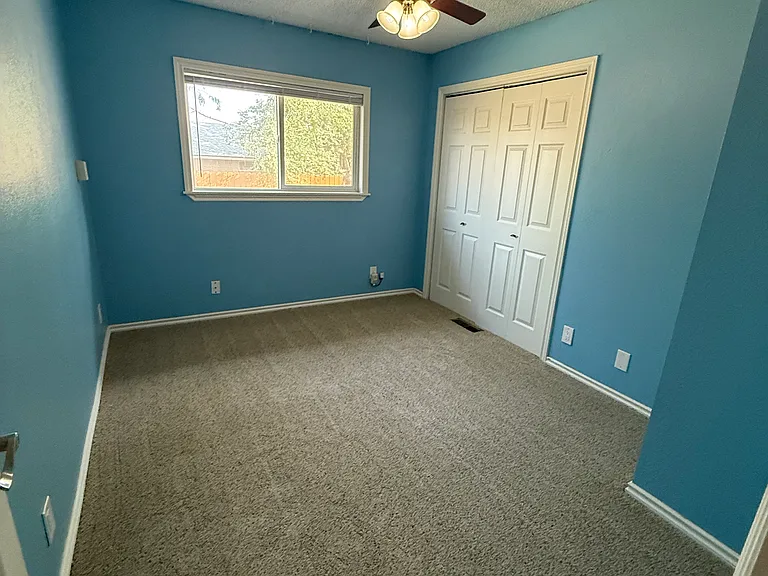 2703 W Texas St — Photo 16