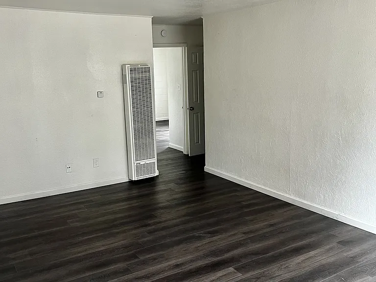 512 Crampton St #E — Photo 2