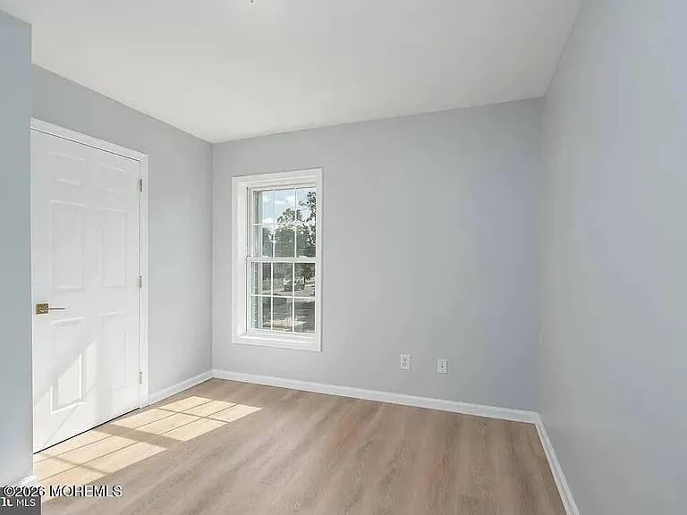 301 Howard St — Photo 7