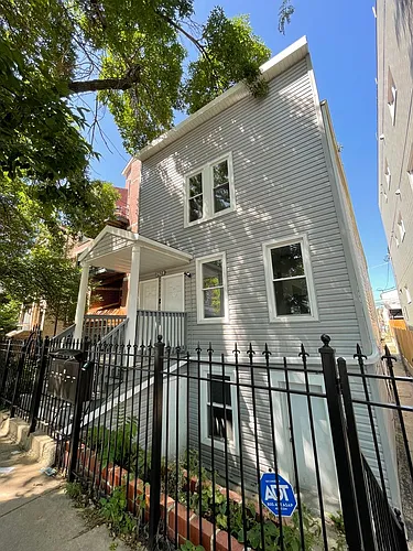 2424 W Iowa St Photo 1