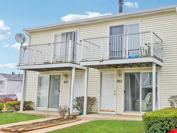 435 Meadow Green Ln, Round Lake Beach, IL 60073
