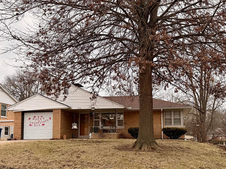 1st image of 2121 Lowell Dr