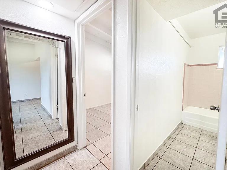 1626 N 31st Pl — Photo 7