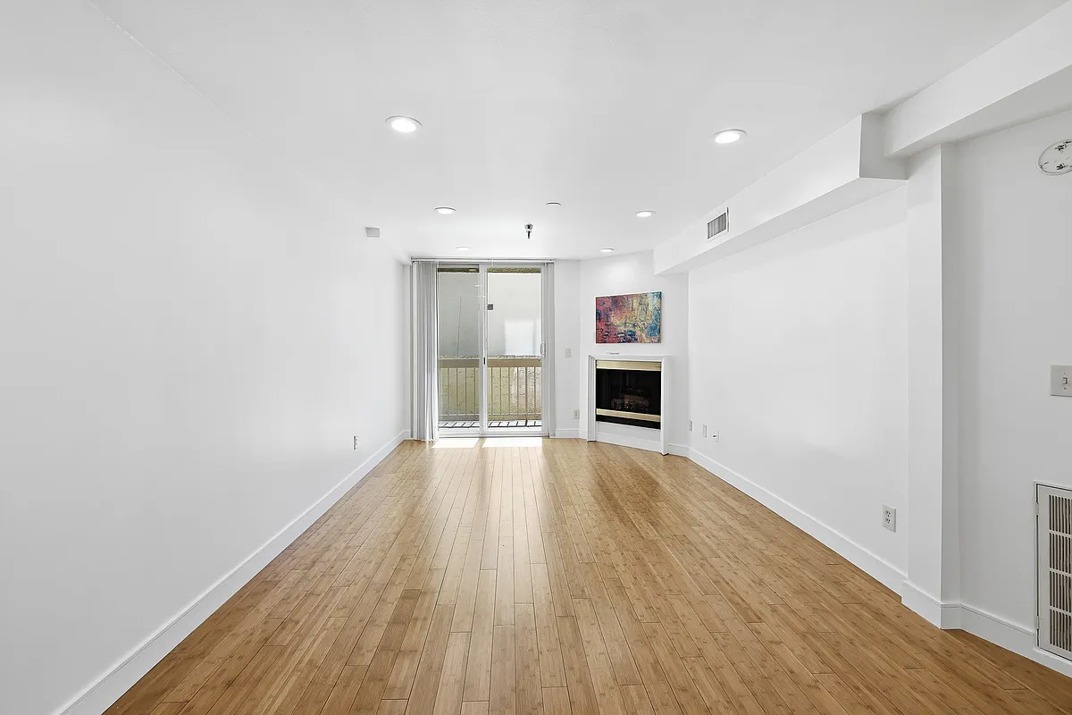 Building Photo - 5143 Bakman Ave #104