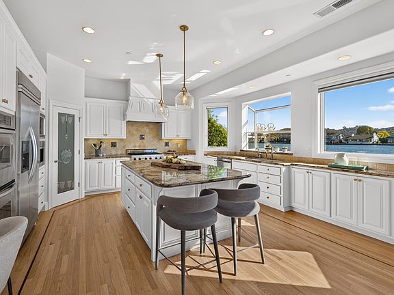 4th image of 333 Riviera Circle