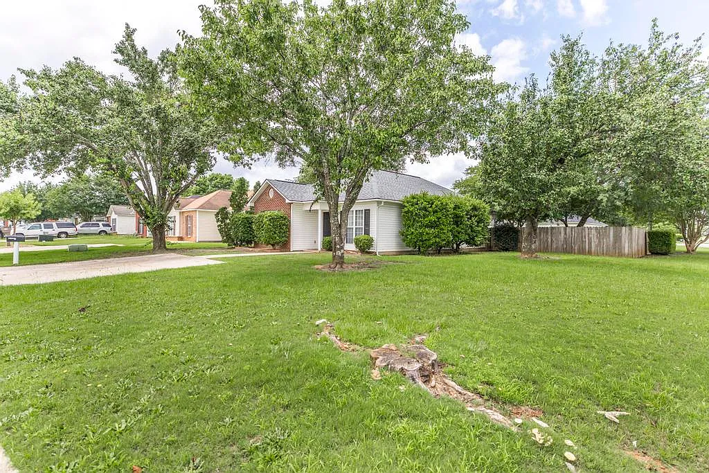 115 Lauren Lane - 1 — Photo 4