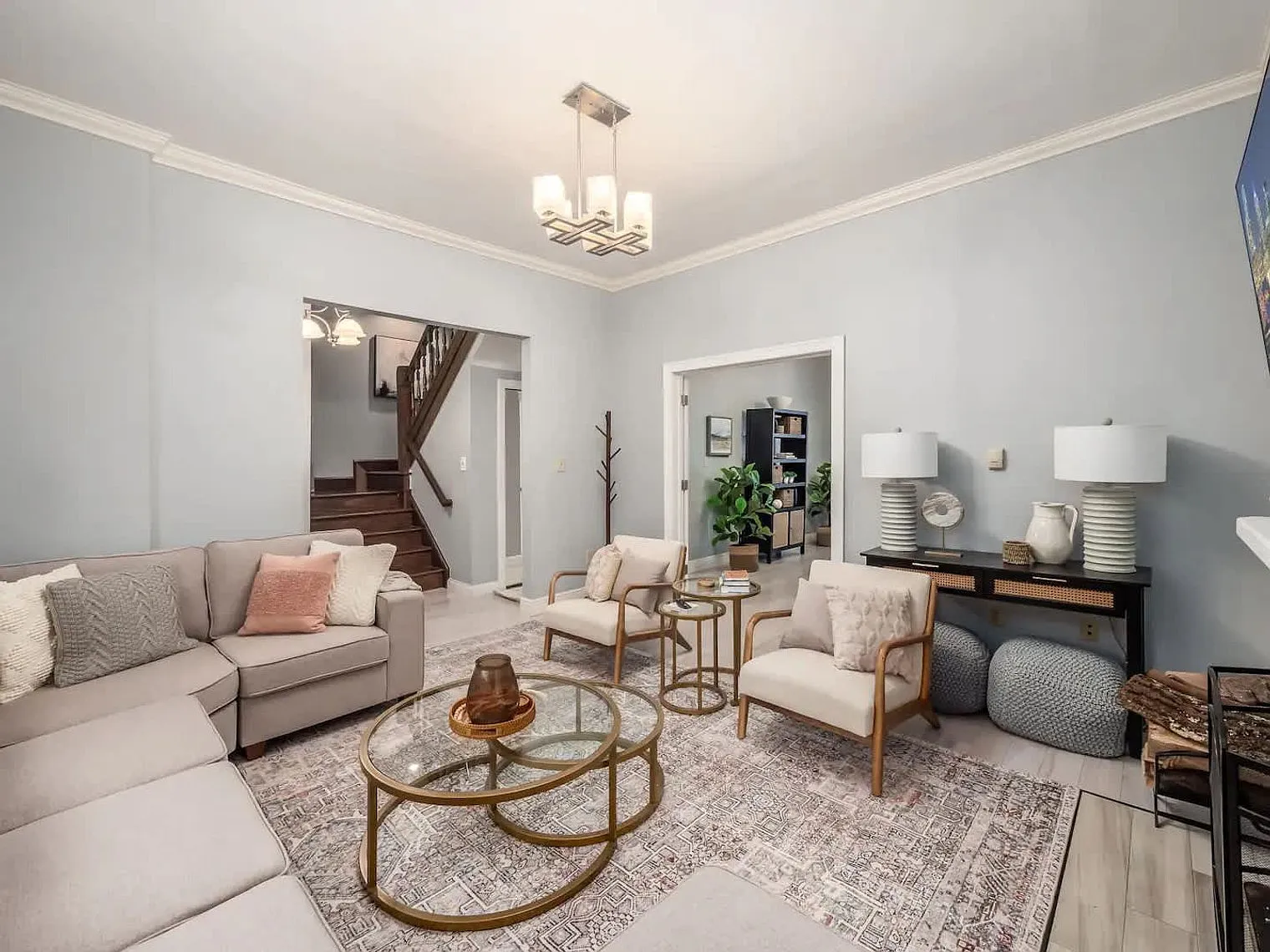 5 bed, 2.0 bath, 3498 sqft, $6,872 — Photo 3