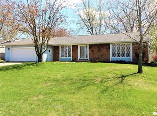 2104 Vista Del Rio Ct, Pekin, IL 61554