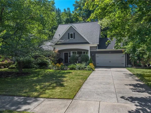 6816 Highland Dr, Independence, OH 44131