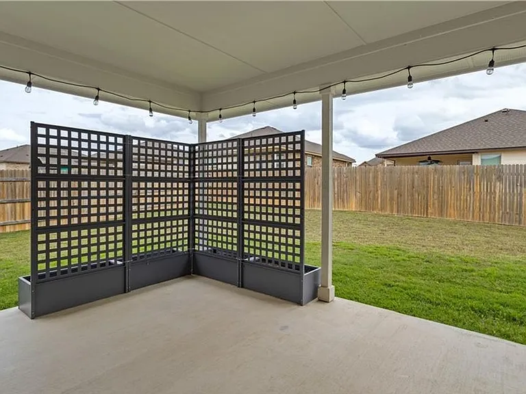 2405 Elba Dr — Photo 23