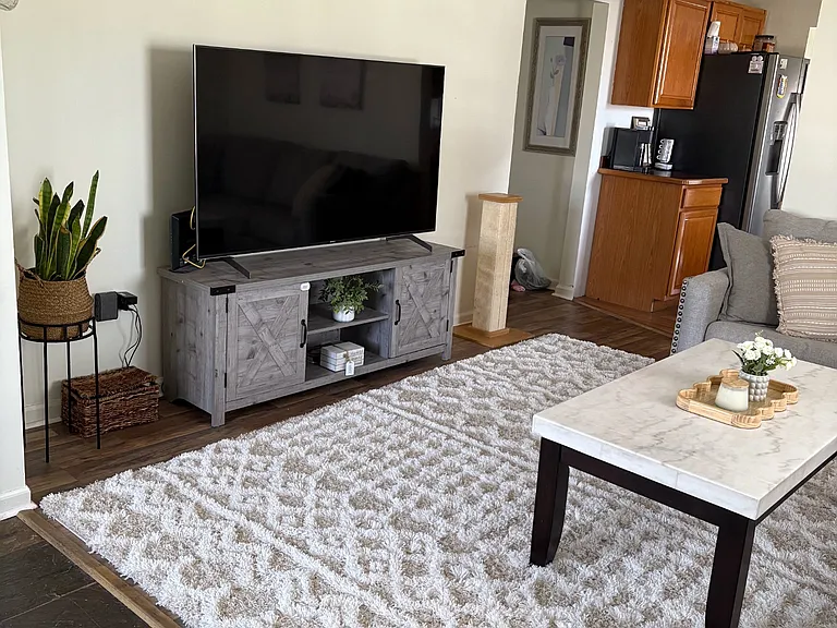 2838 Hartline Dr — Photo 2