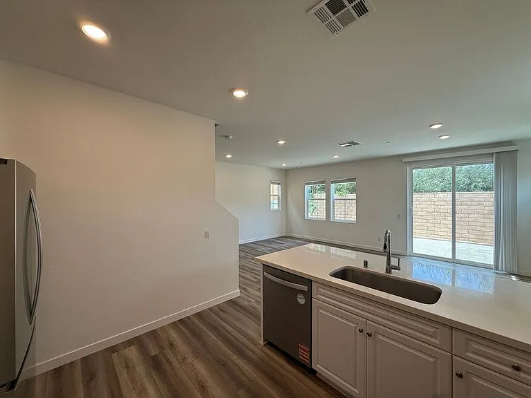 24159 Verin St — Photo 4