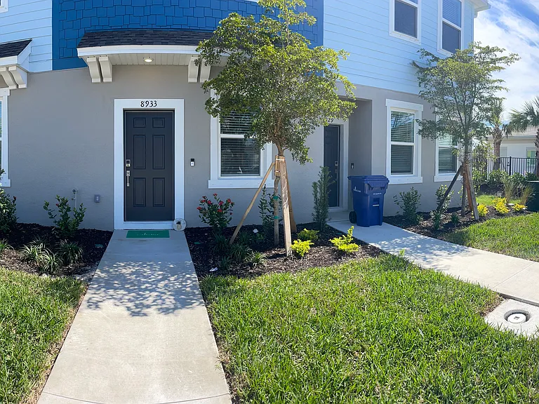 8933 Daybreak St — Photo 2