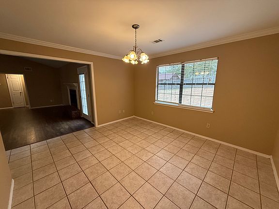 4th image of 305 Preston Dr