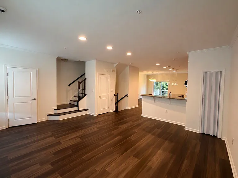 6314 Halsted Ave — Photo 8