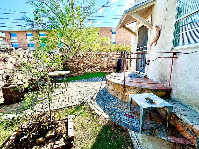 1600 Hawthorne St #B — Photo 12