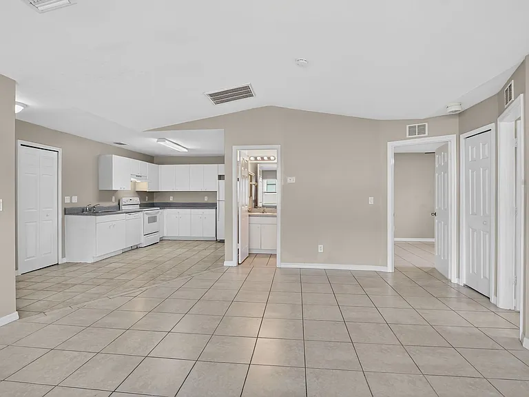 848 Holmes Ave — Photo 5