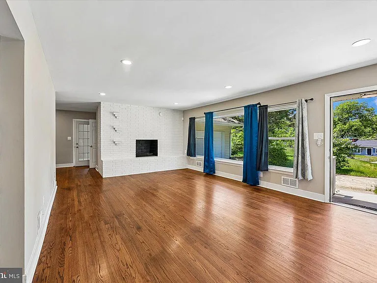 3102 Romain Ct — Photo 2