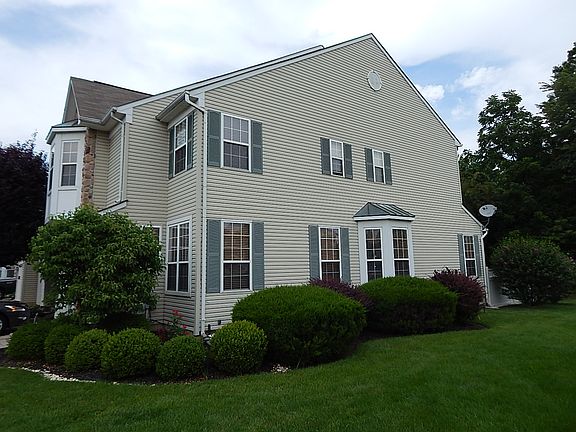 2nd image of 22 Oxford Ct