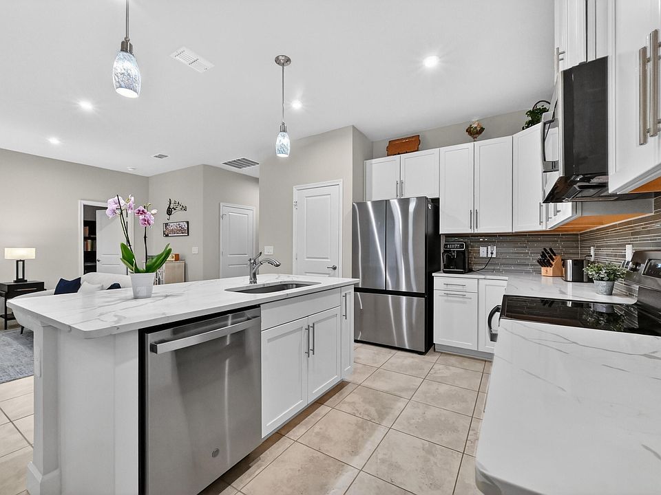 1st image of 188 SW Pomeroy Street