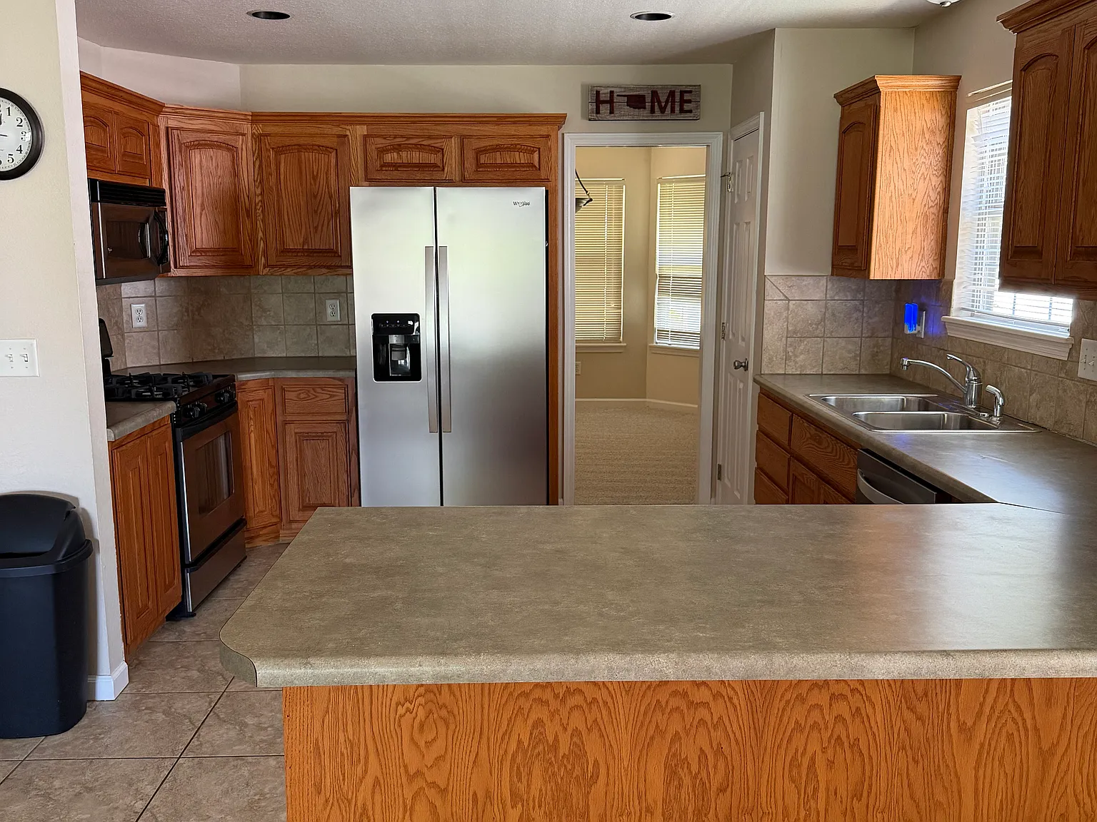 3 bed, 1709 sqft, $2,100 — Photo 4