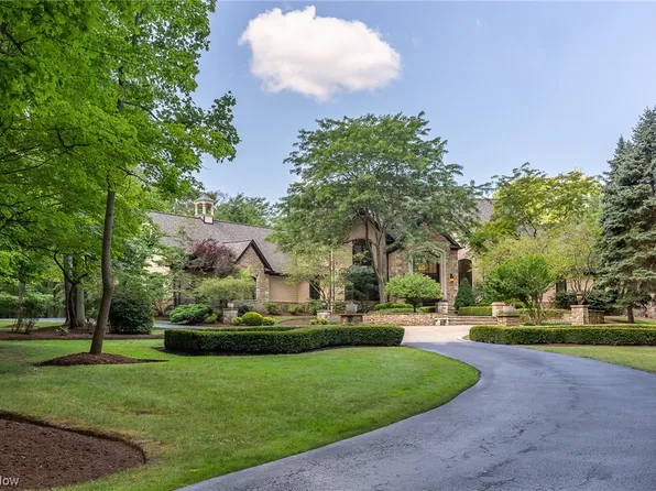8725 Sanctuary Dr, Kirtland Hills, OH 44060