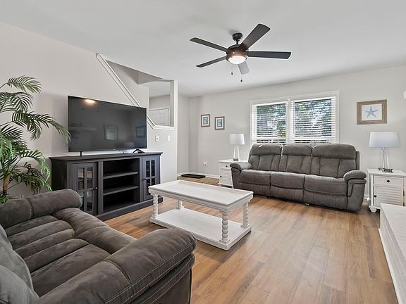4th image of 1008 Anne St