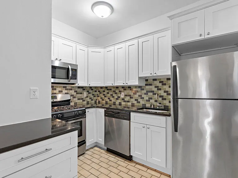 711 Willow Ave #3D — Photo 4
