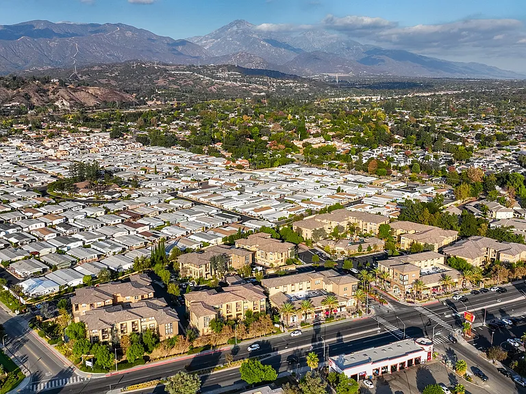 La Verne Village Luxury Apartment Homes — Photo 68