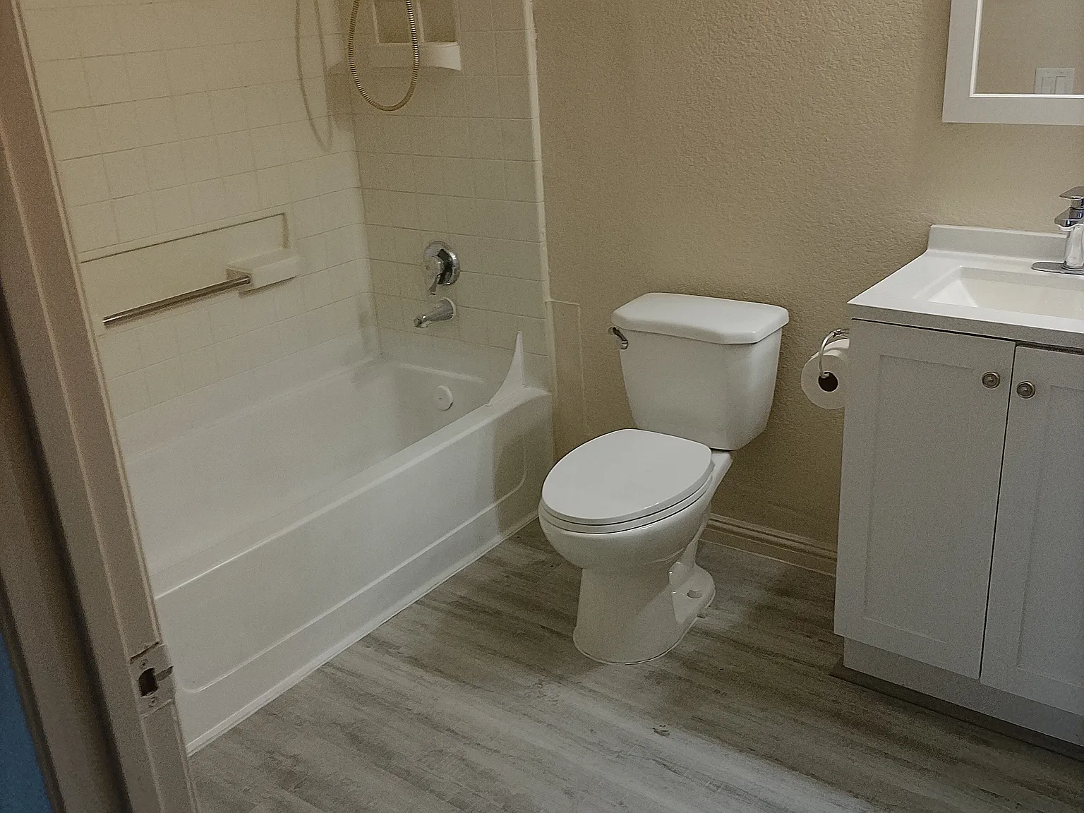 1 bed, $2,200 — Photo 4