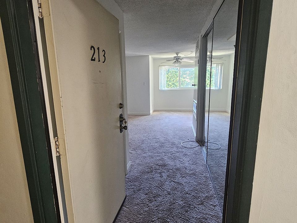 1st image of 6121 Woodman Ave APT 213