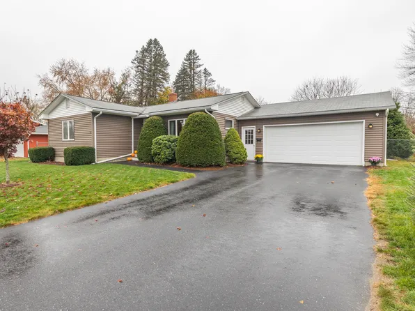 11 Osborn Street, Lisbon, ME 04250