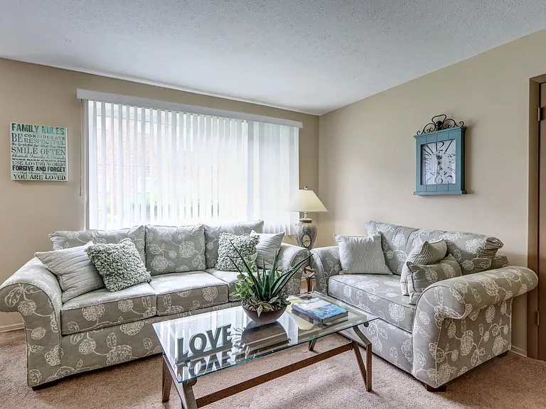 Ellacott Parkway Apartments — Photo 14