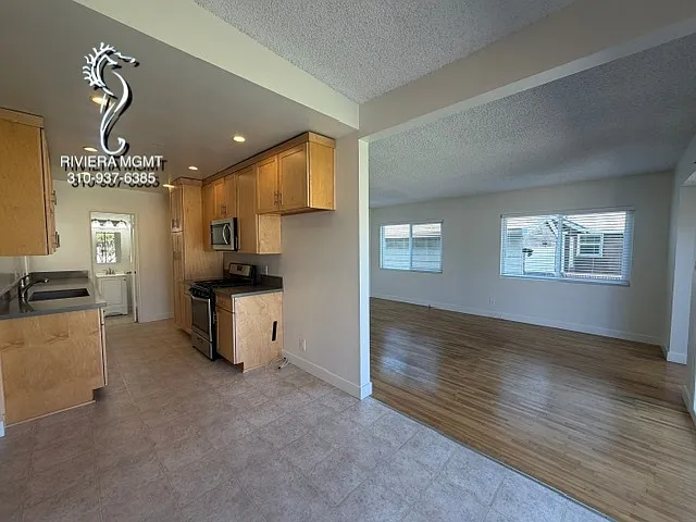 3 bed, 1500 sqft, $4,195 — Photo 2