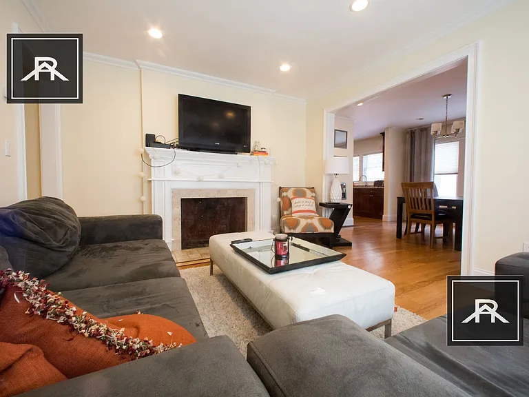 39 Beaconsfield Rd #1 — Photo 5