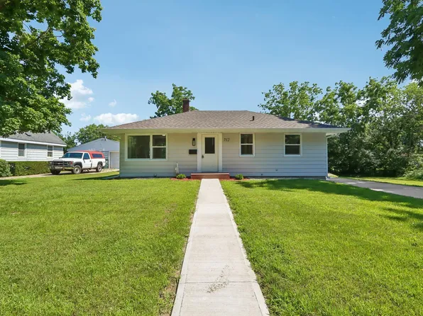 712 E Edgewater St, Portage, WI 53901