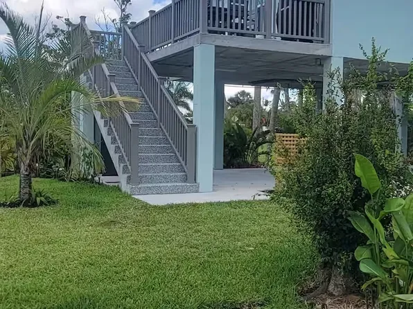 1465 Bayshore Dr, Englewood, FL 34223
